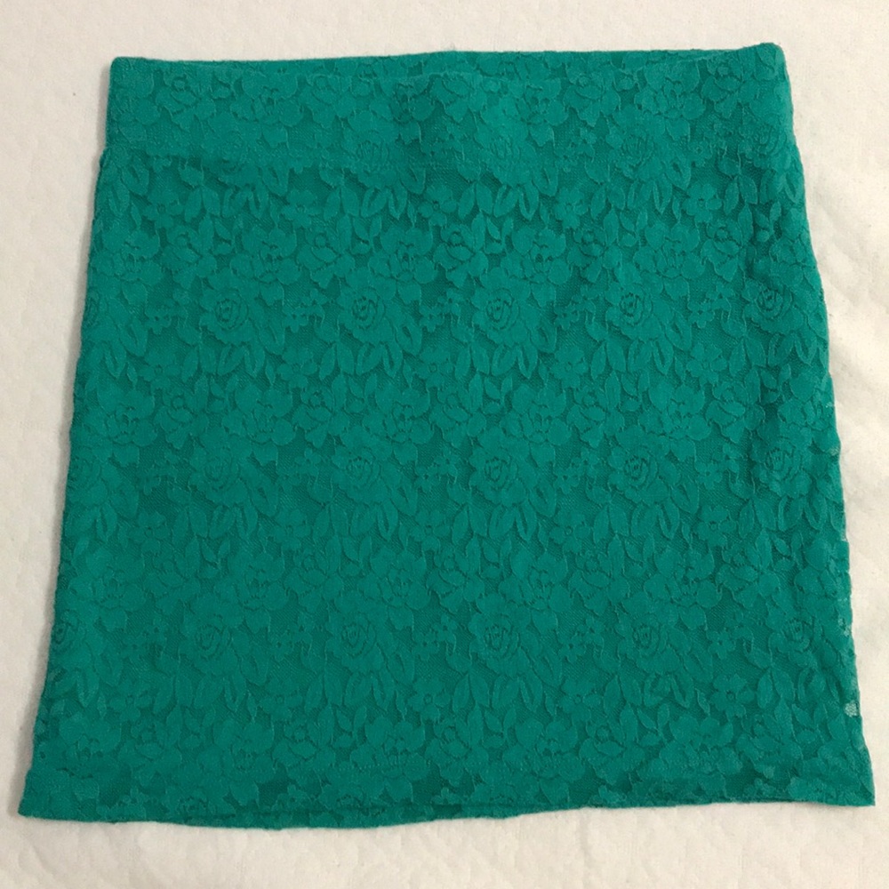 Lace mini skirt